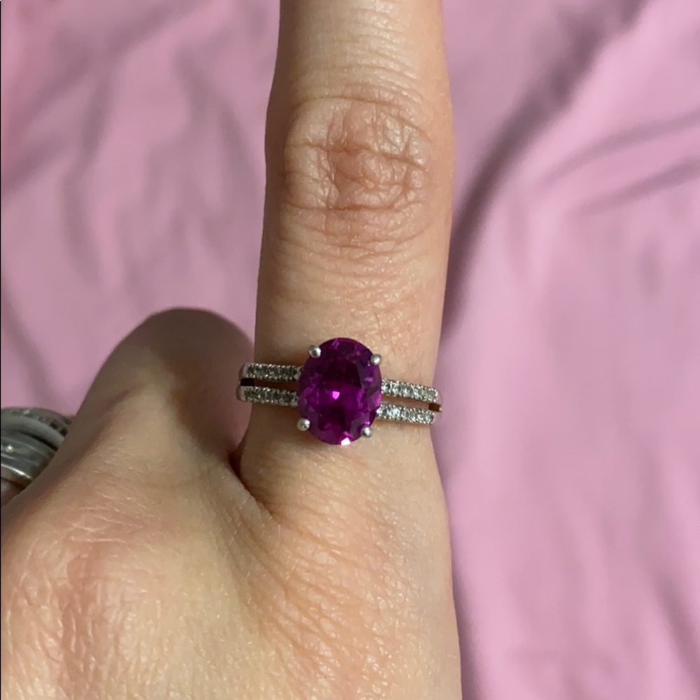 Fuchsia sapphire ring 10k white gold